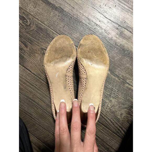 Ann Taylor Nude Leather Perforated Heels, Size 10, Almond Toe - Picture 6 of 7